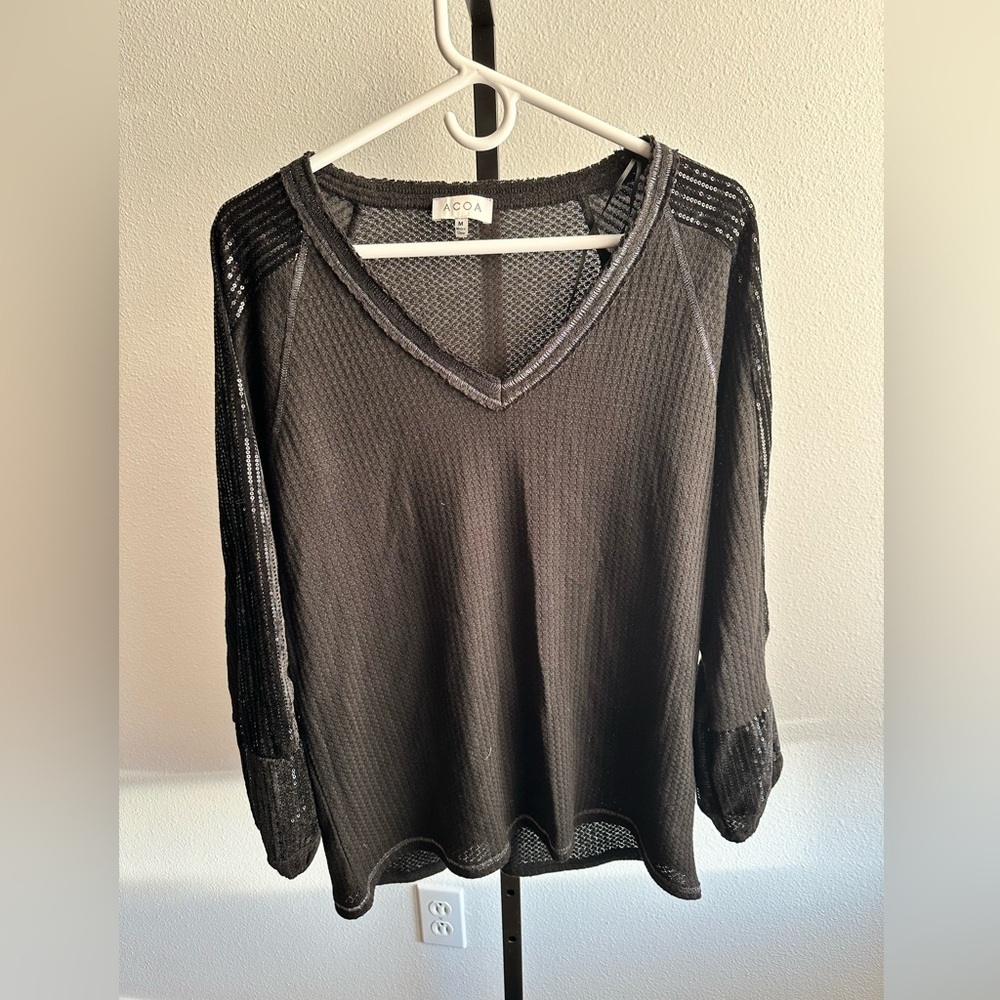 Acoa Black Mesh V-Neck Top size medium